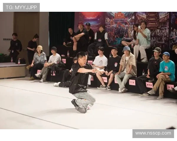 重庆飞盘队在世界街舞大赛中的默契配合与精彩表现点评